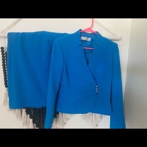 Brand new with tags Tahari Suit!!